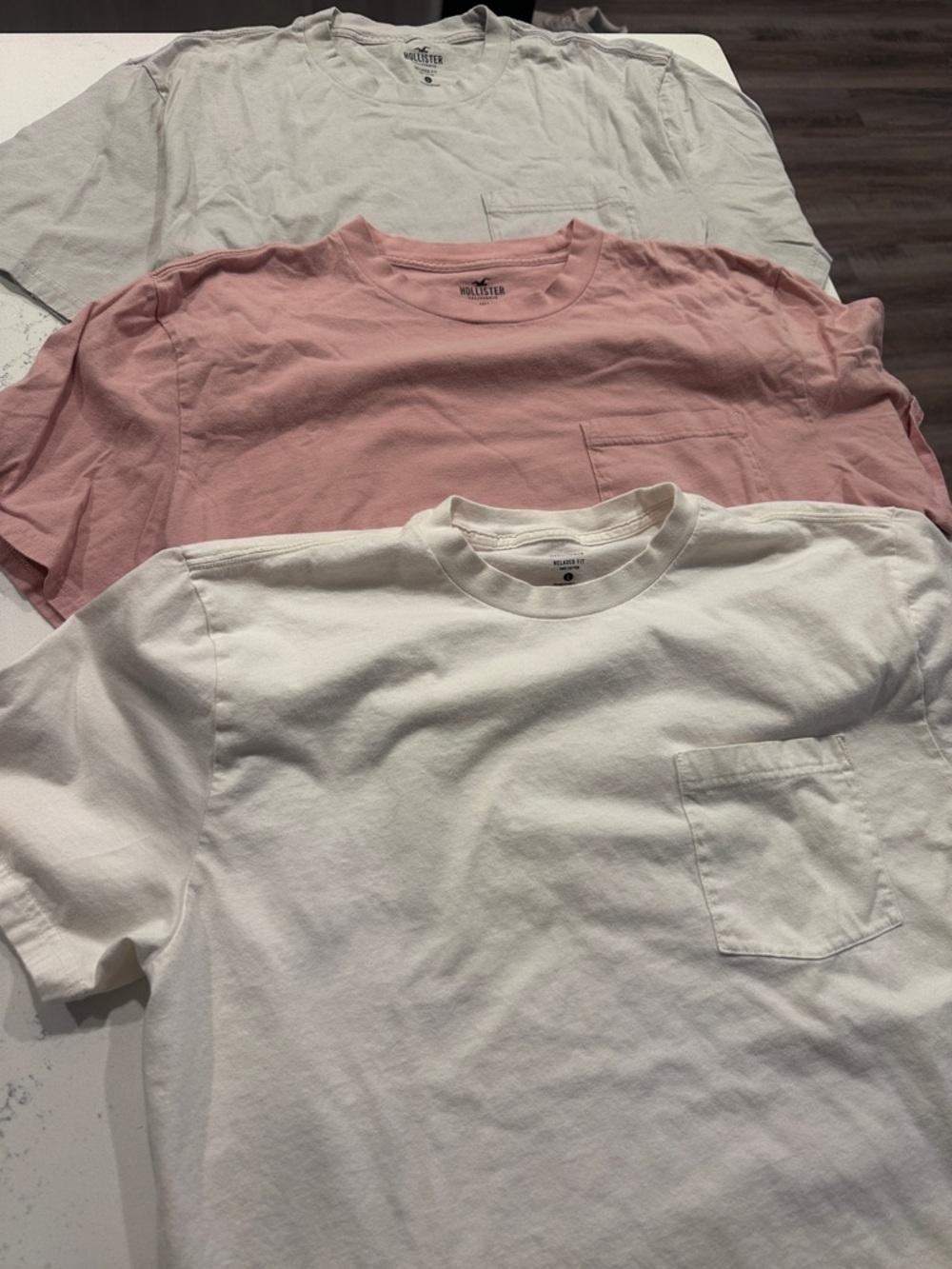 Bundle of 3 Hollister Short-Sleeve Relaxed Pocket Tees — Pink, Light Gray, Cream - Picture 6 of 6